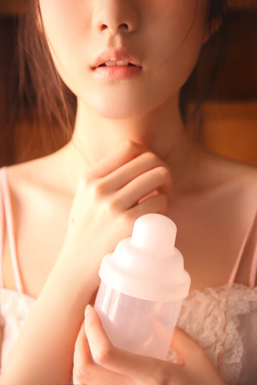 瑞士队在比赛场上展现出出色的防守表现，瑞士队的打法