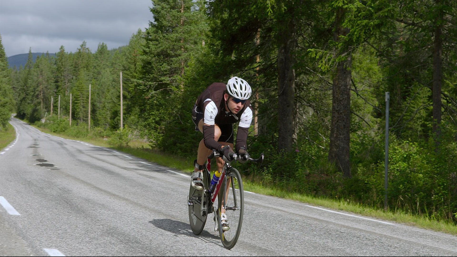 《电竞职业路径多元化：从选手到教练、解说、管理》，电竞职业选手出路
