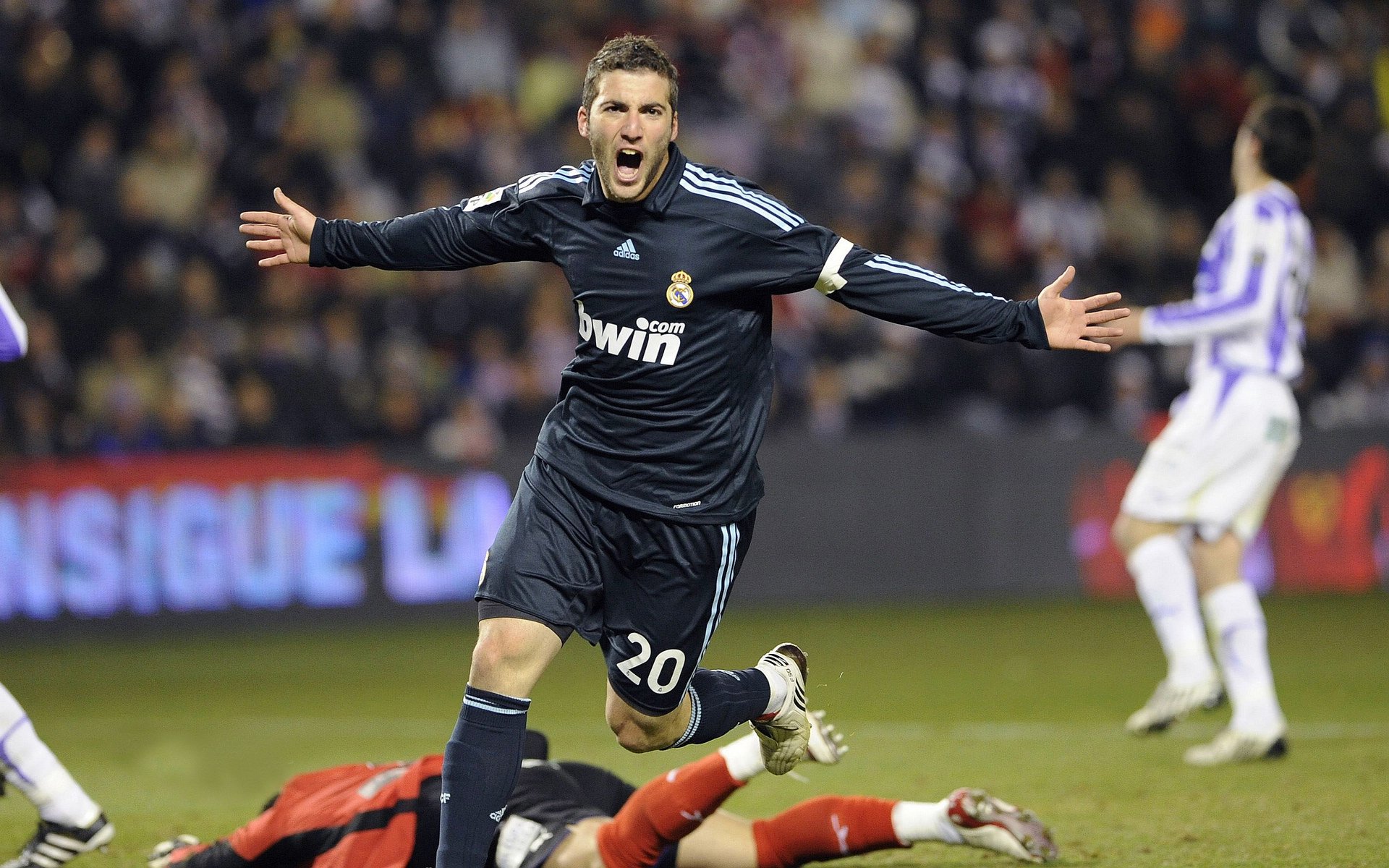 利物浦中场魔术师展现统治力，利物浦著名中场