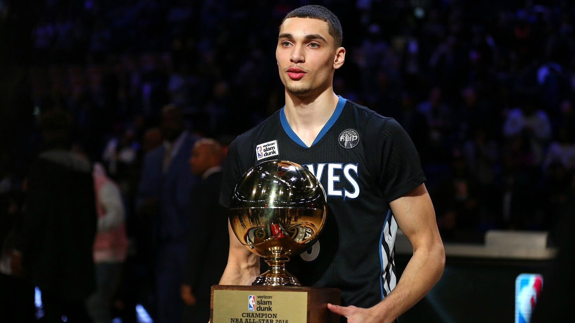 爱爱游戏-球队荣誉：那些迈向冠军的关键历史瞬间，球队奖项名称大全